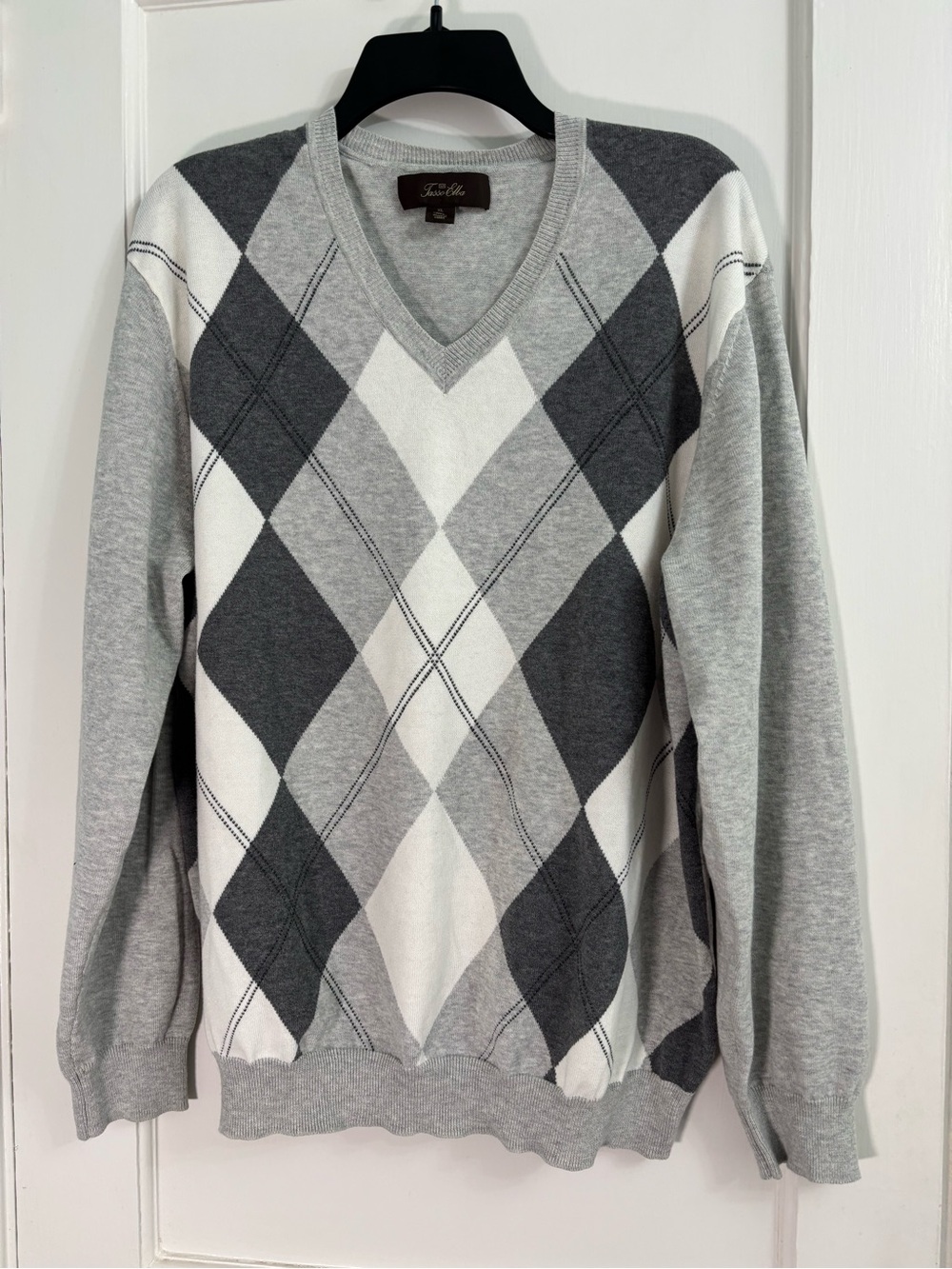Tasso Elba Men’s Gray and White Argyle V-Neck Sweater